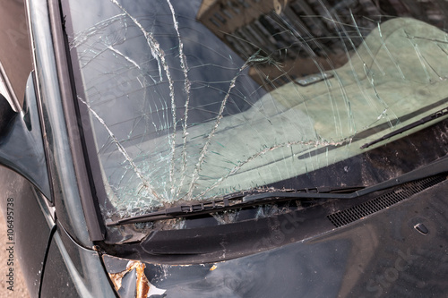 Foto Damaged car window