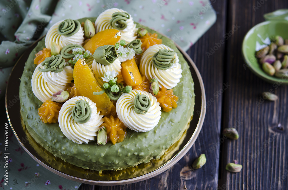 Pistachio cake with apricot Pistachio cake with apricot