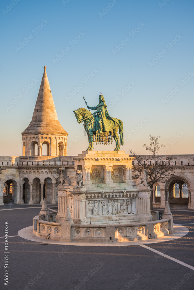 Obraz premium Saint Stefan Statue at Fisherman's Bastion, in Budapest, Hungary with Clear Blue Sky in Background at Sunrise