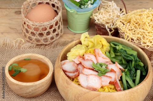 Egg noodles with pork and dumpling in soup.