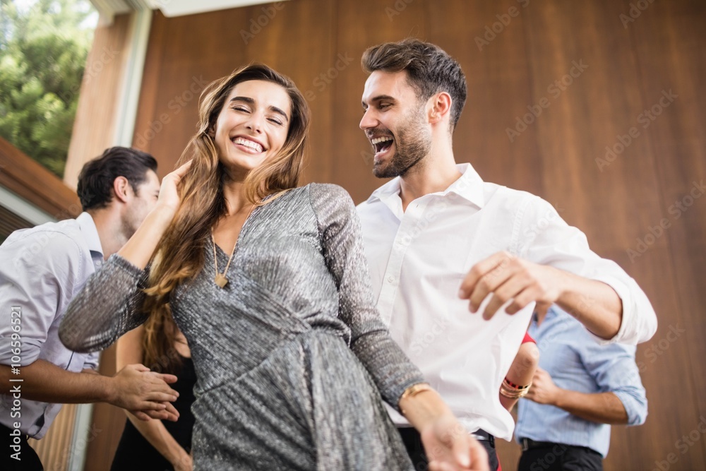 Obraz premium Group of young friends dancing