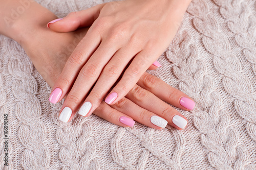 Spring knitted manicure.