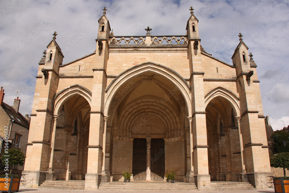 Beaune, portail de la basilique Notre-Dame, France