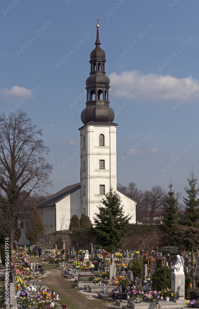 Kościół i cmentarz parafialny