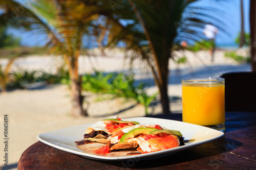 Fototapeta Naklejka Na Ścianę i Meble -  Traditional mexican tortilla chips on the beach