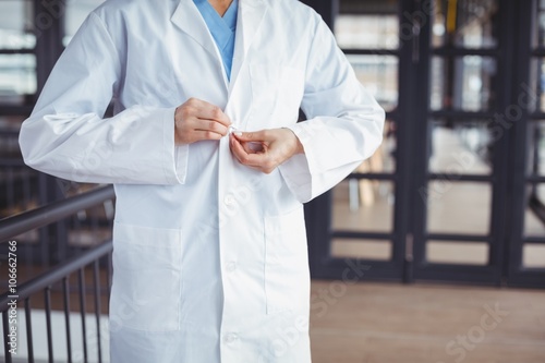 Obraz na plátne Midsection of doctor wearing lab coat
