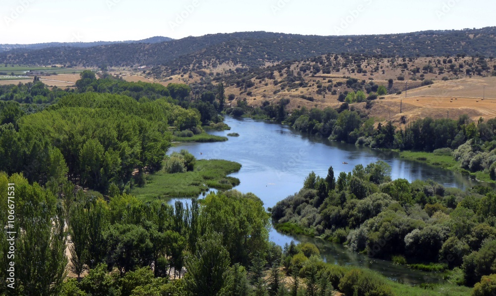 Obraz premium VISTA DEL RÍO DE ALBA DE TORMES,SALAMANCA,ESPAÑA