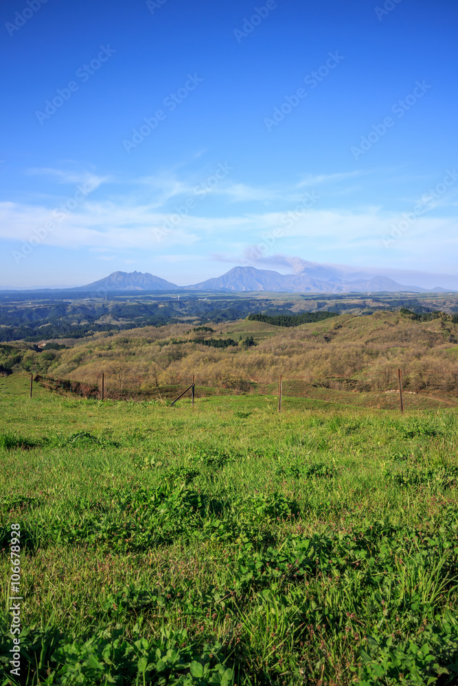 くじゅう高原から見る阿蘇山