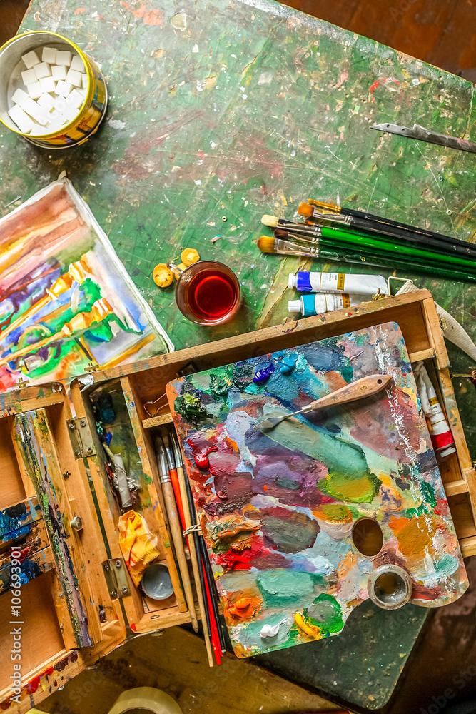 Naklejka premium Workplace of the artist with brushes and oil paints 