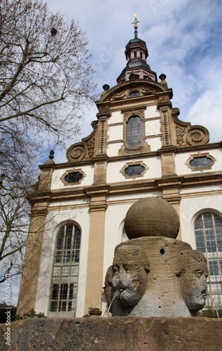 Brunnen vor der Dreifaltigkeitskirche in Speyer am Rhein