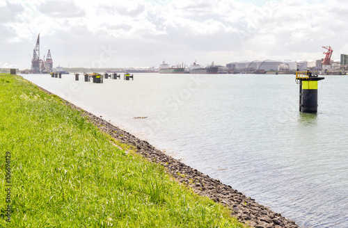 Headland at Rozenburg. photo