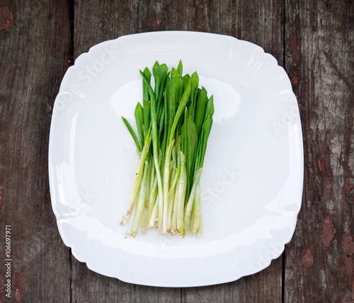 Quadro su tela Wild garlic on a white plate