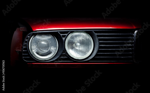 Fototapeta Reflektory stara czerwona samochodowa zakończenie fotografia