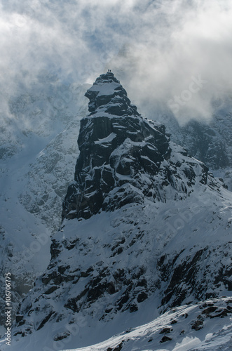 Fototapeta Naklejka Na Ścianę i Meble -  Mnich ,Wysokie Tatry zimą