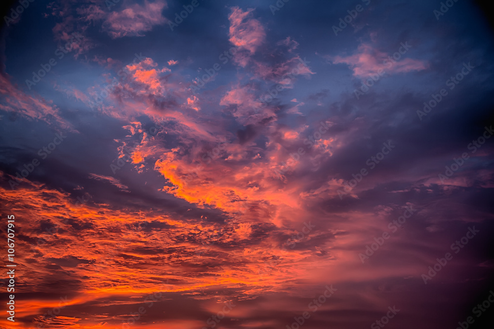Fototapeta premium Fiery orange sunset sky