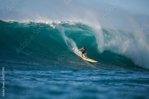 Man surfing wave, Waimea Bay, North Shore, Oahu, Hawaii, America, USA