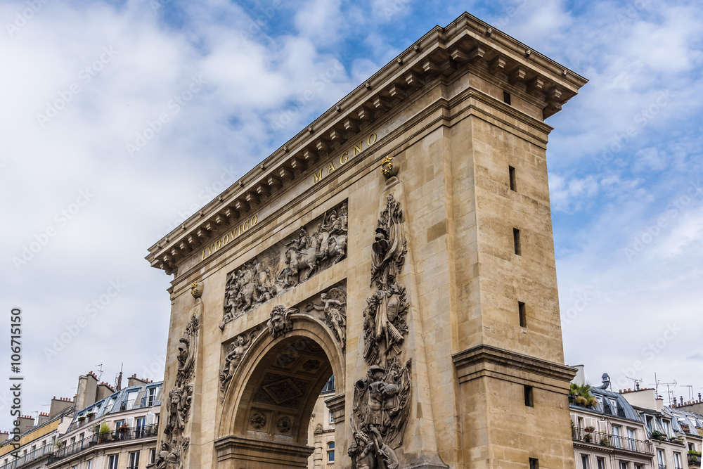 Porte Saint-Denis, built in 1672, at order of Louis XIV. Paris.