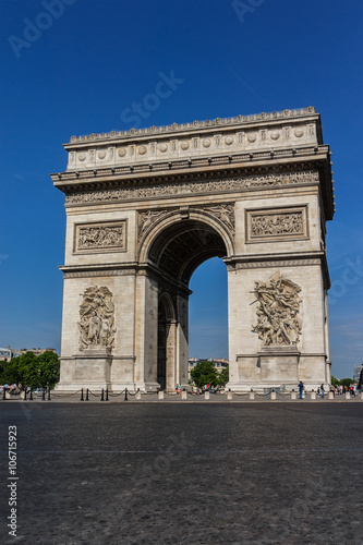 Arc de Triomphe de l'Etoile on Charles de Gaulle Place, Paris. © dbrnjhrj