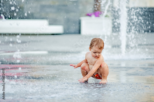 baby in the fountain