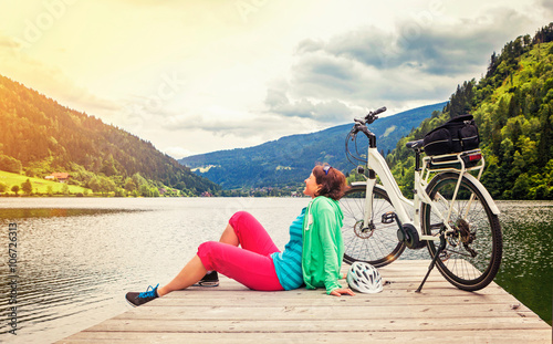 woman with e-bike resting beside a beautiful lake-e-power 17