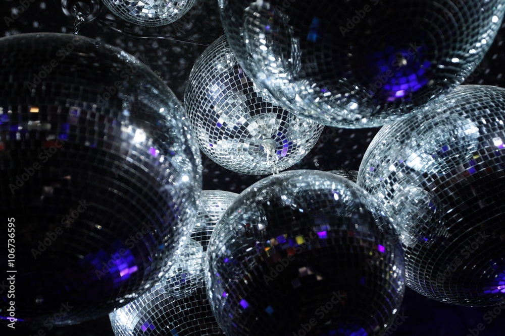 Obraz premium Disco kulki w ciemności