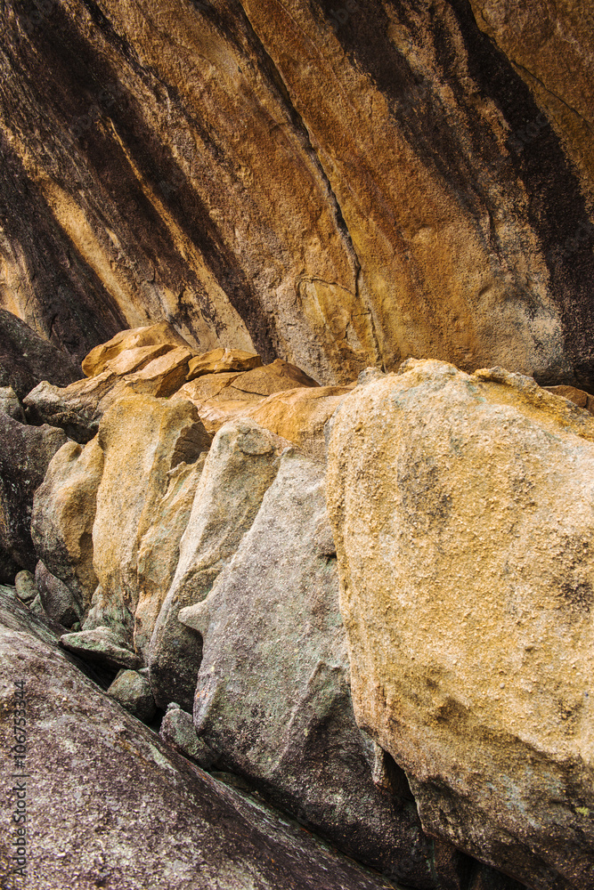 Naklejka premium Underground creek in Girraween National Park during the day in Queensland, Australia