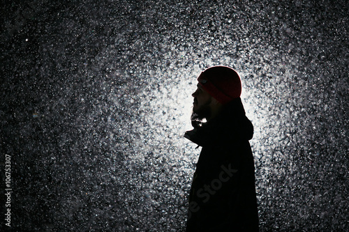 Man silhouette in the snow at night. © Diflope