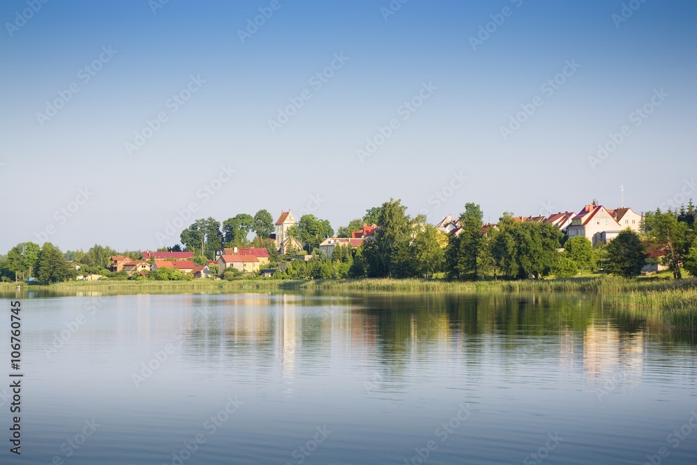 Fototapeta premium Town on lakeshore