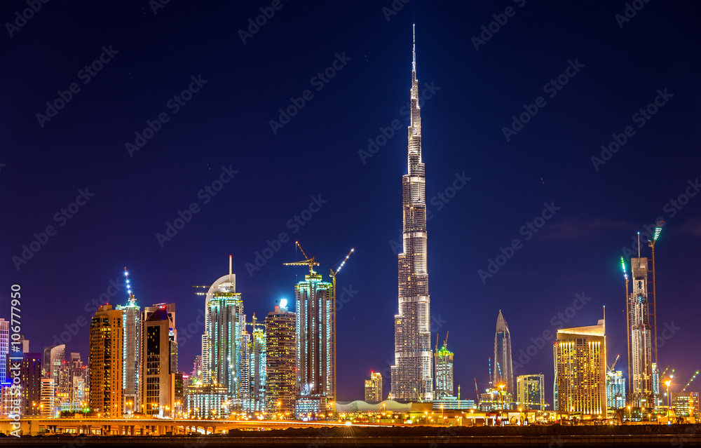 Naklejka premium Night view of Dubai Downtown