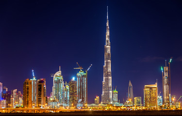 Crédence de cuisine Burj Khalifa Lumières nocturnes du centre de Dubaï  © Leonid Andronov