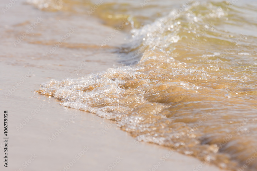 The wave rolled on the sandy shore The wave rolled on the sandy shore