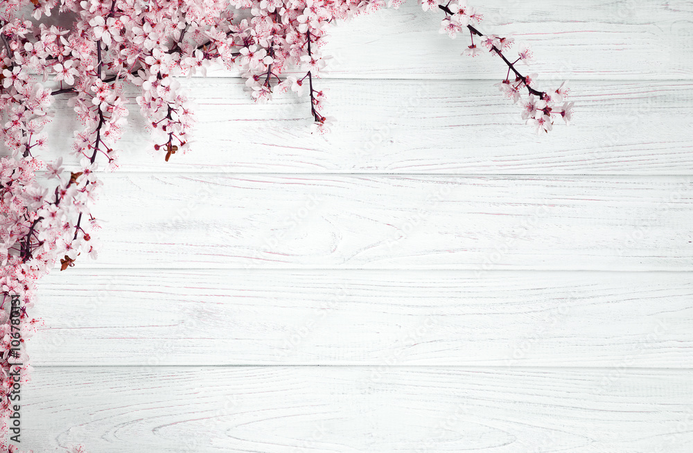 Obraz premium tło wiosna. kwiaty owocowe na drewnianym stole