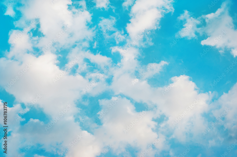 Obraz premium White clouds in blue sky