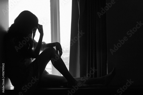  Broken hearted woman is crying,silhouette,Valentines day concep photo