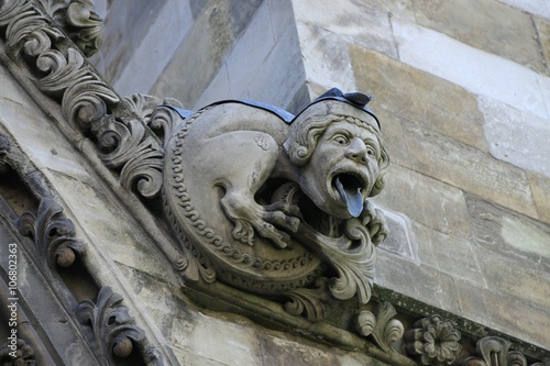 Fotografia, Obraz gargoyle on the facade of Westminster Abbey