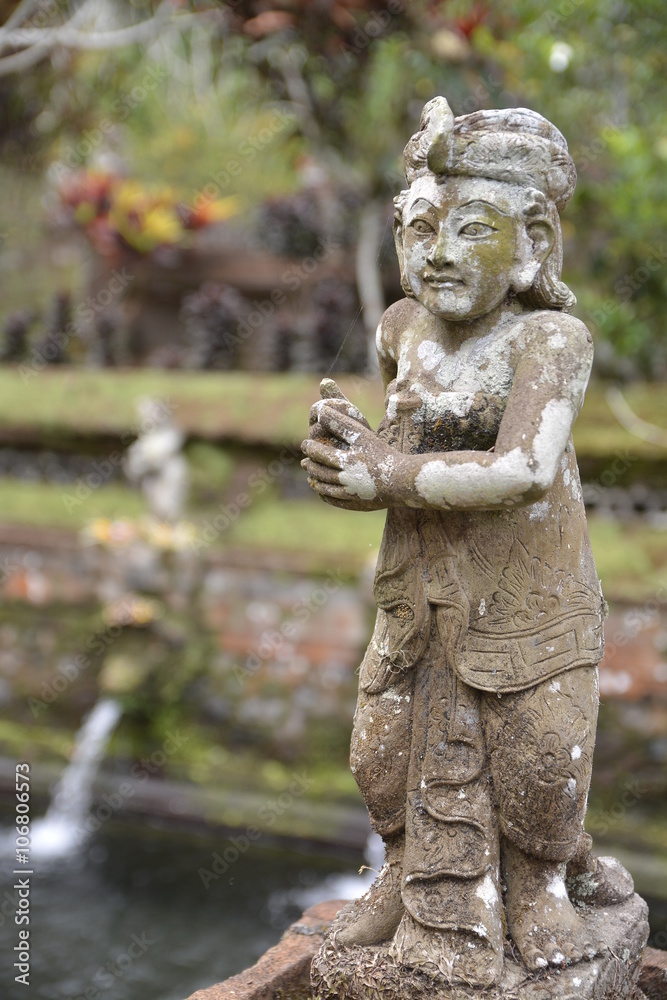 estatua detallada en templo de bali