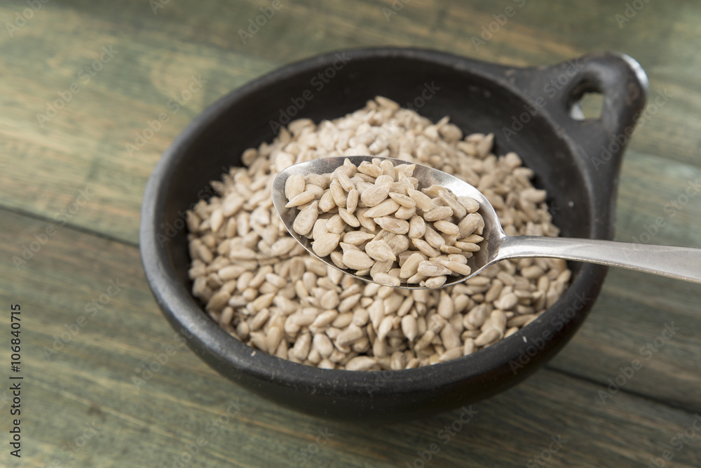 Nutritious sunflower seeds hulling Nutritious sunflower seeds hulling