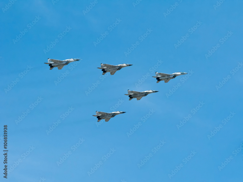 5 Mikoyan-Gurevich MiG-29SMT (Fulcrum) jet fighter aircrafts fly on blue sky background
5 Mikoyan-Gurevich MiG-29SMT (Fulcrum) jet fighter aircrafts fly on blue sky background