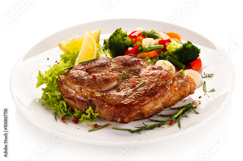 Fototapeta Naklejka Na Ścianę i Meble -  Grilled steak and vegetables on white background