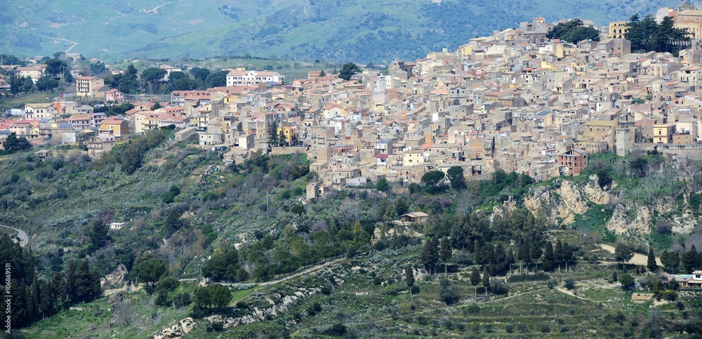 Vue de Calascibetta depuis Enna