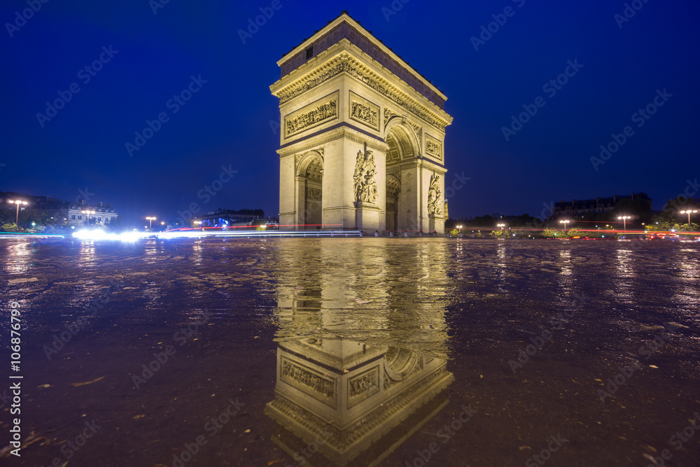 Fototapeta premium Arc de Triomphe at night