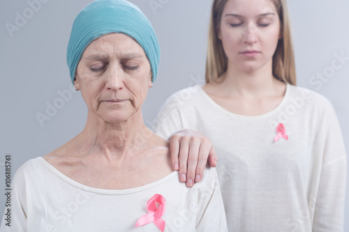 Billede på lærred Handing breast cancer down from generation to generation