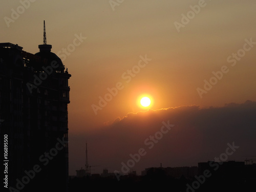 Солнце катится по облаку
Закат в Краснодаре photo