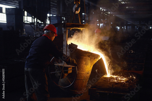 Working in cast iron foundry