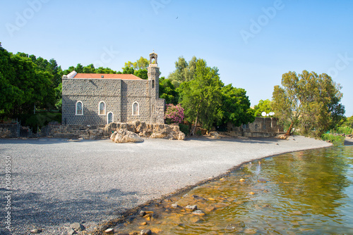 Foto Tabgha. Sea of Galilee in Israel. The Church of the Primacy .