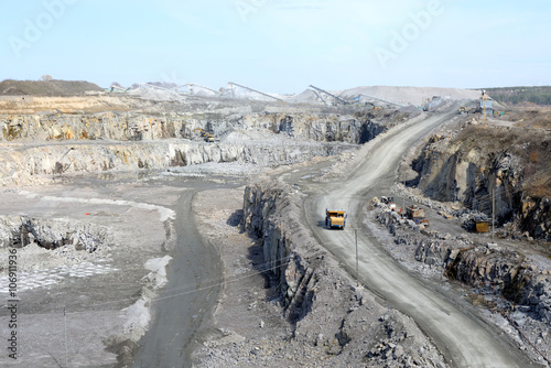 Obraz na płótnie Chalk quarry w salonie