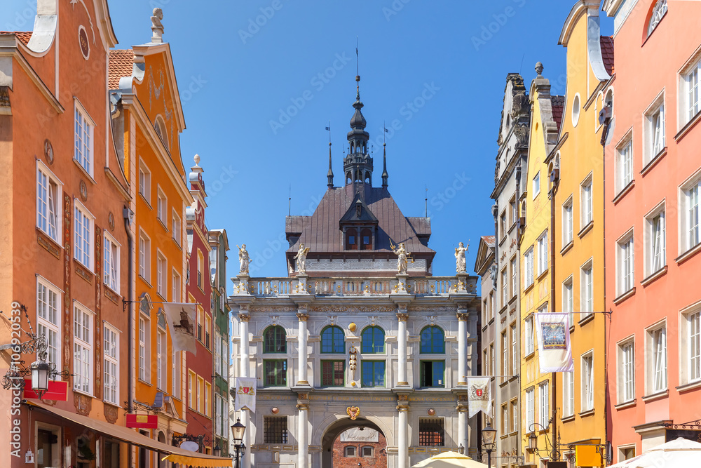 Fototapeta premium Beautiful historic houses and Golden Gate on Long Lane in Gdansk Old Town in the sunny morning, Poland