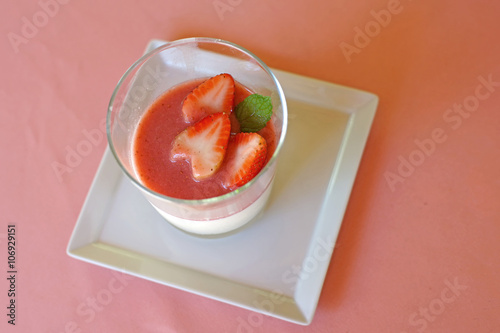 panna cotta with fresh strawberry