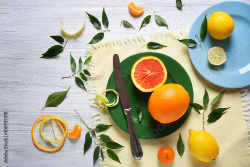 Fototapeta Naklejka Na Ścianę i Meble -  Citrus fruits on plates, closeup