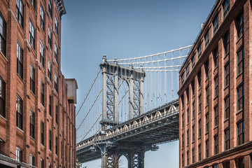 Keuken achterwand Smal steegje Manhattan Bridge tussen smalle gebouwen  © spyarm